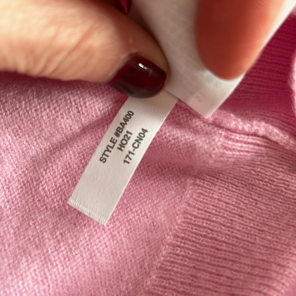 J Crew classic fit cashmere crew neck. Gently worn a handful of times. EUC - Picture 7 of 7